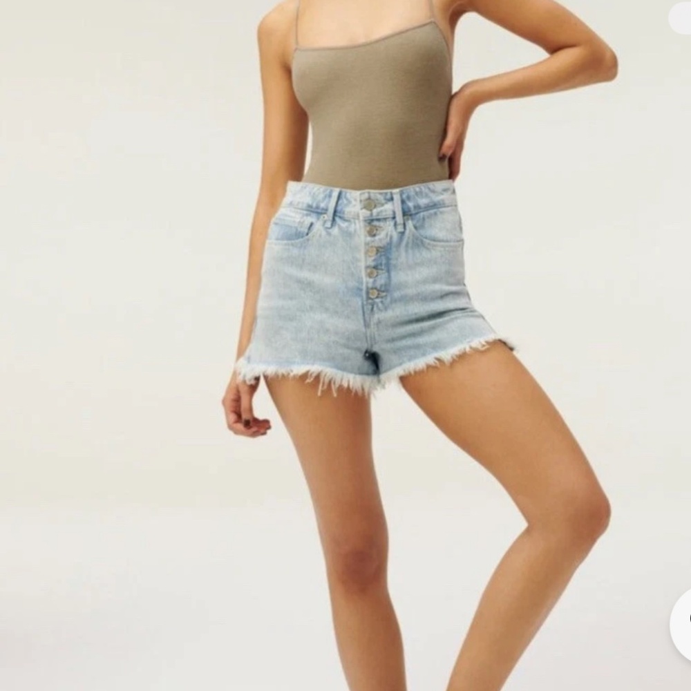 Good American Denim Jean Shorts Women’s size 2 / 26